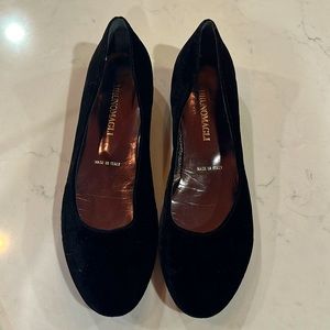 Bruno Magli black, velvet, ballet flats, size 8 (38 ½)
